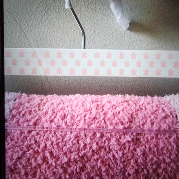 NWT Adorable TikTok Viral Halloween Ghost 👻 Blanket ! PINK & WHITE BY 💗 - Picture 4 of 5